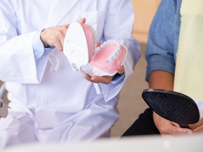 模型などを用いて、視覚的に分かりやすい説明を心がけています