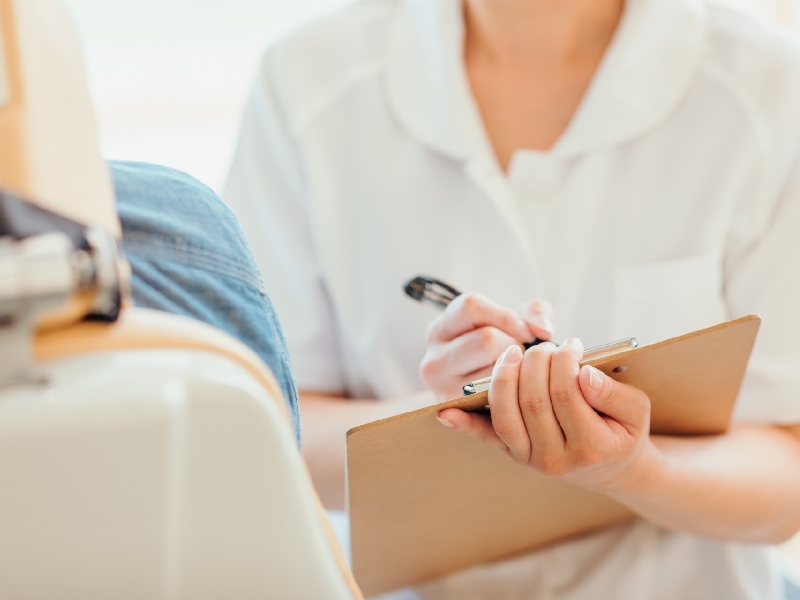 基本的には短時間で治療を終わらせますが、時間がかかる場合は事前に治療時間をお伝えしています